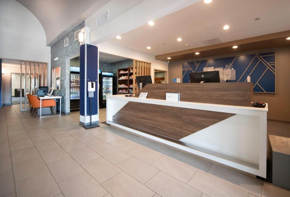 Holiday Inn Express Suites Little Rock West